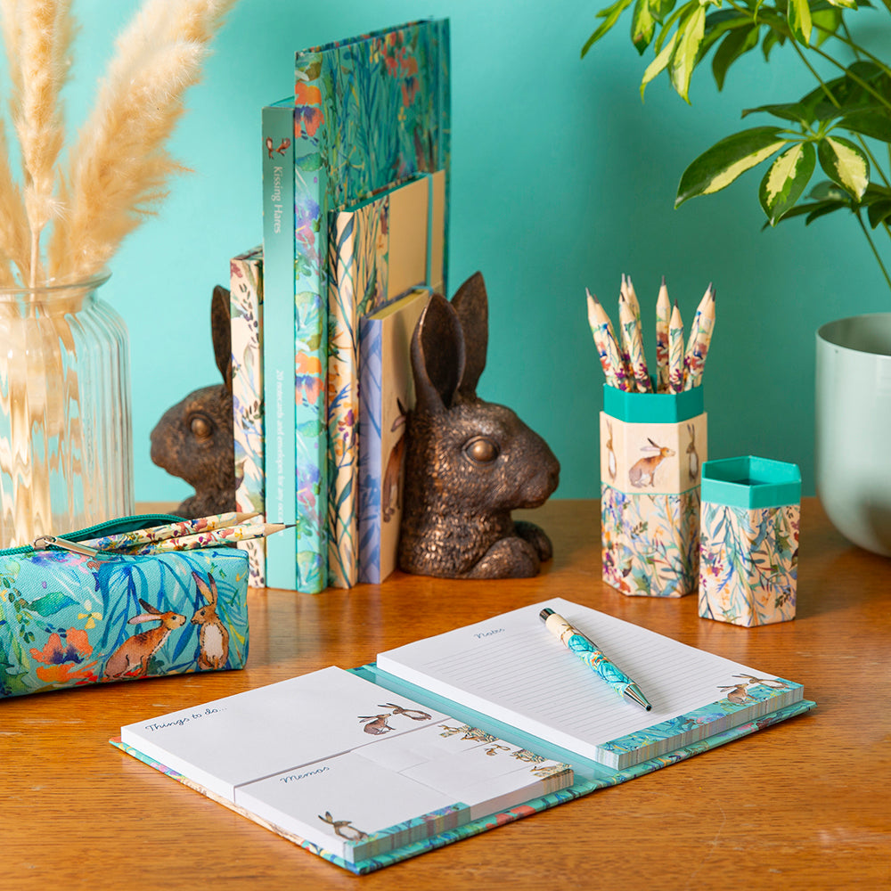 The Gifted Stationery Company - Sticky Notes Folder - Kissing Hares