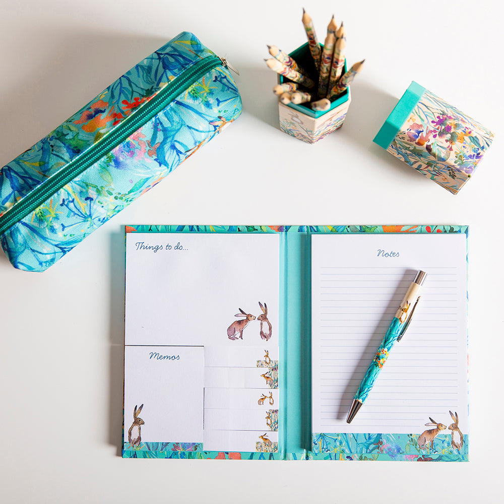 The Gifted Stationery Company - Sticky Notes Folder - Kissing Hares