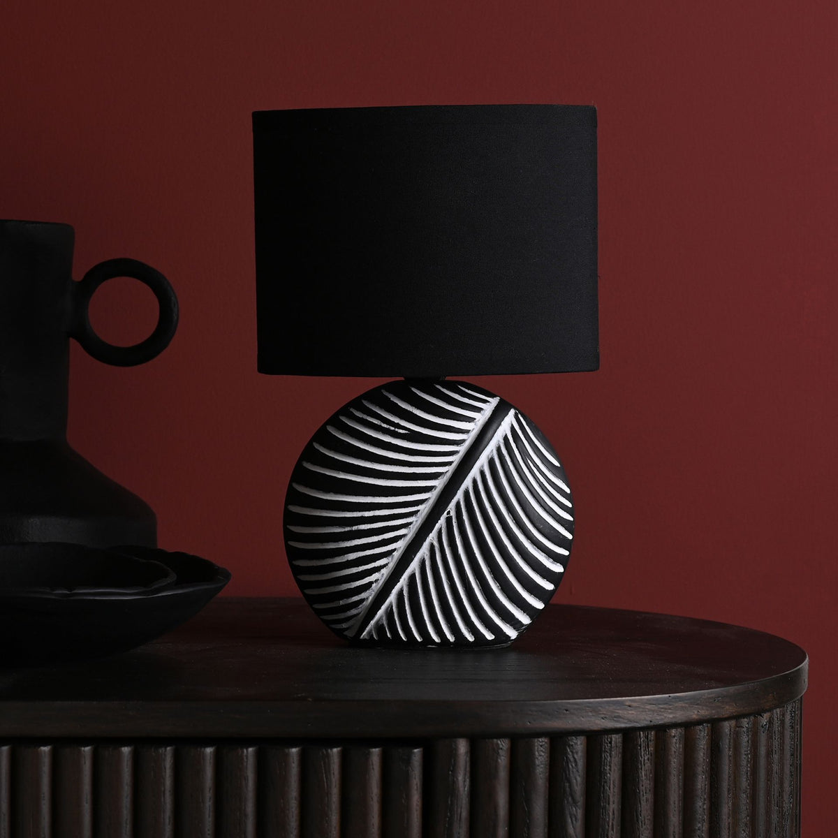 Hestia Black Circle Leaf Lamp - 24cm