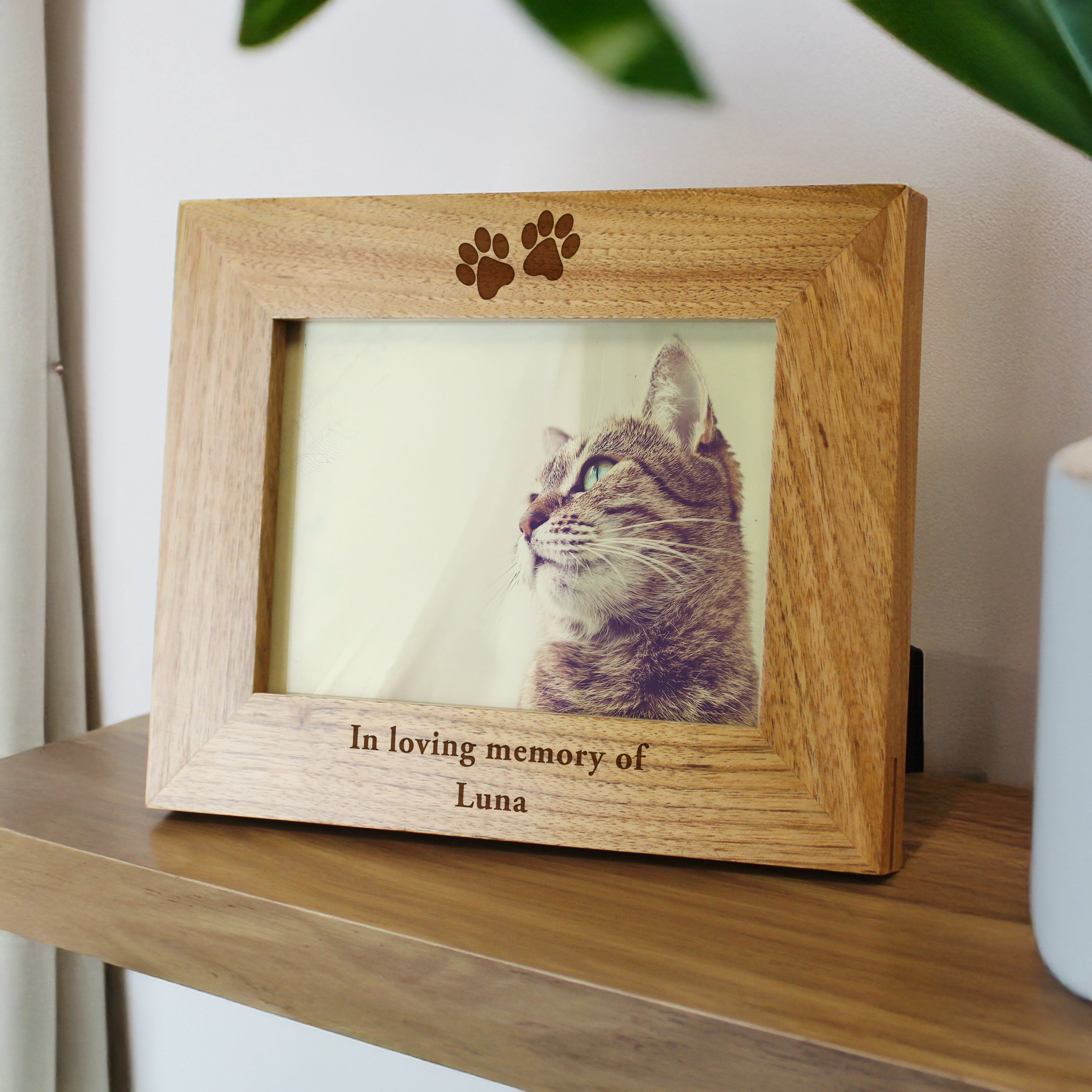 Personalised Oak Finish 4x6 Paw Prints Photo Frame