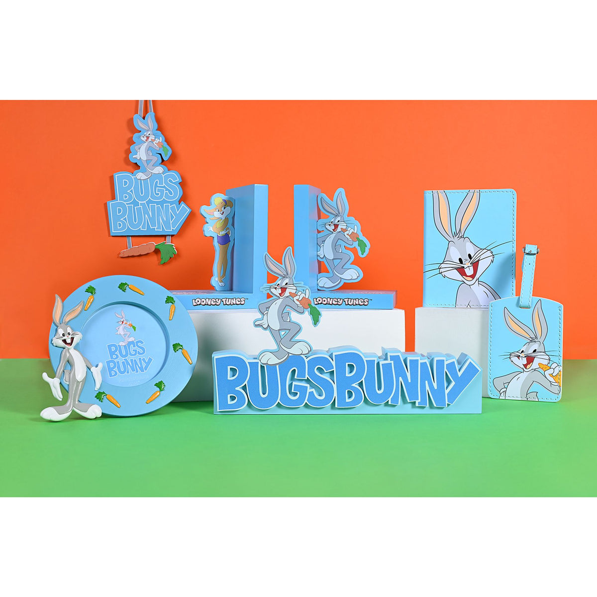 Warner Bros Looney Tunes Bugs Bunny And Lola Wooden Book Ends