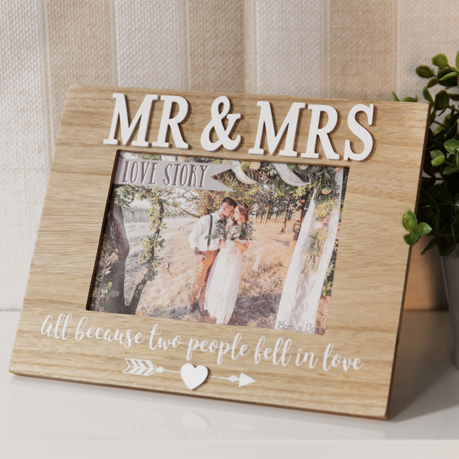 Mr & Mrs Love Story Photo Frame - 7" x 5" Photo Aperture