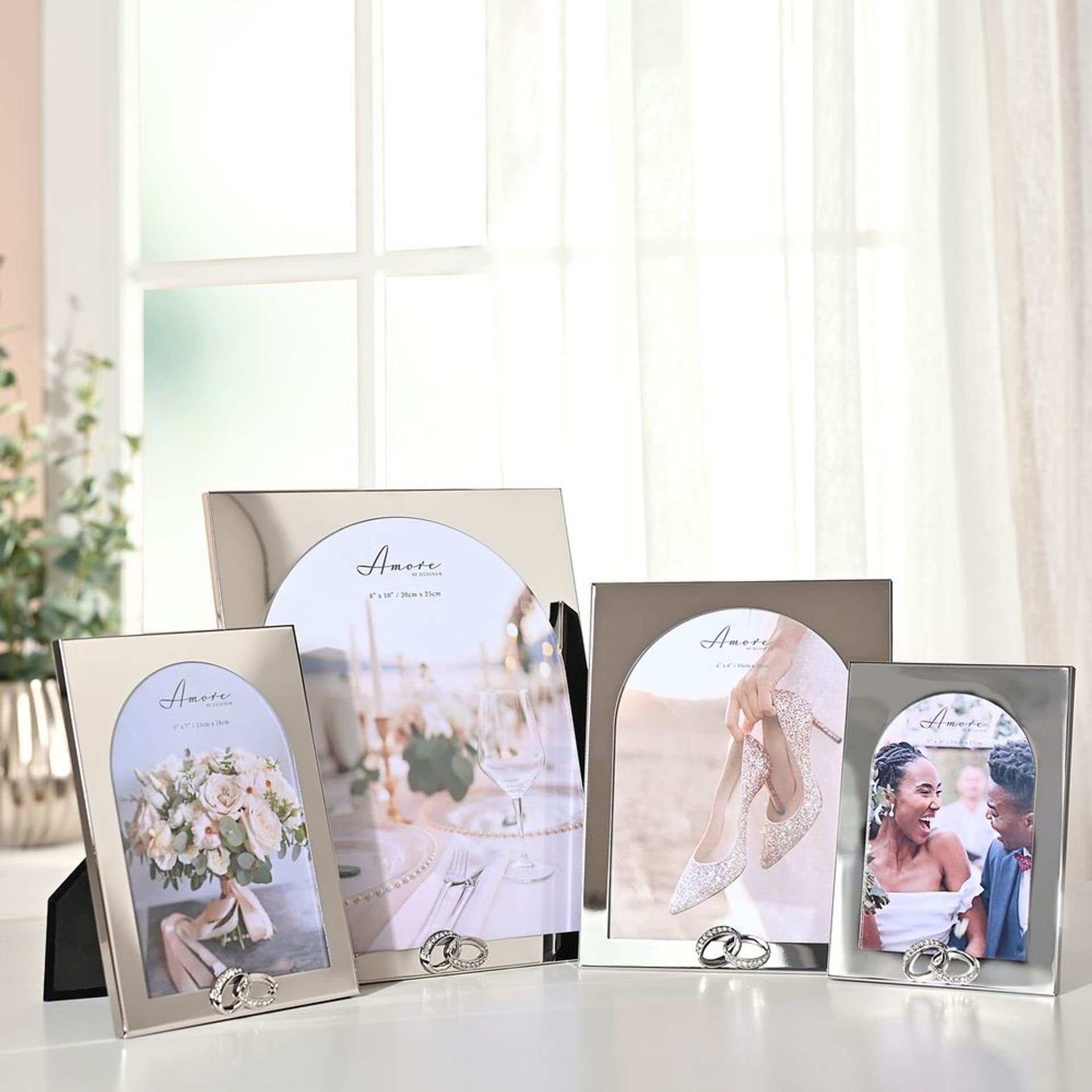Amore Arch Photo Frame With Rings 5" x 7"