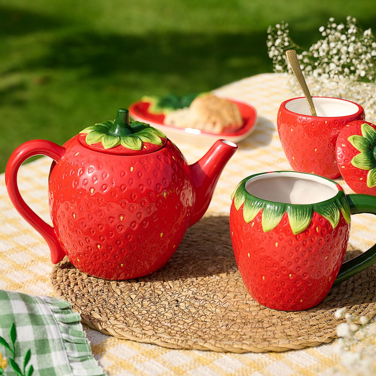 The Cottage Garden Teapot - Strawberry