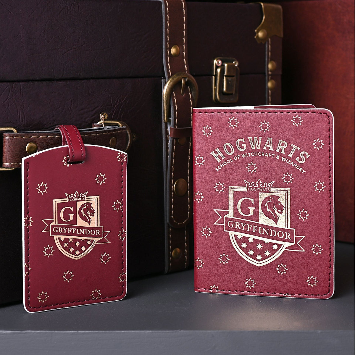 Warner Bros Harry Potter Alumni Passport Holder & Luggage Tag - Gryffindor